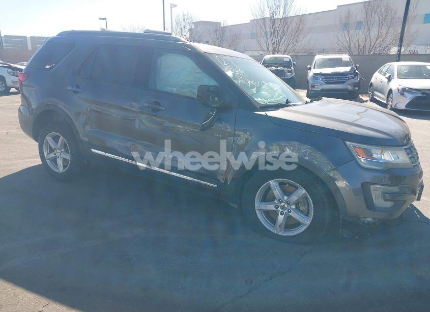 2017 Ford Explorer XLT (VIN 1FM5K7D82HGB06957) main photo