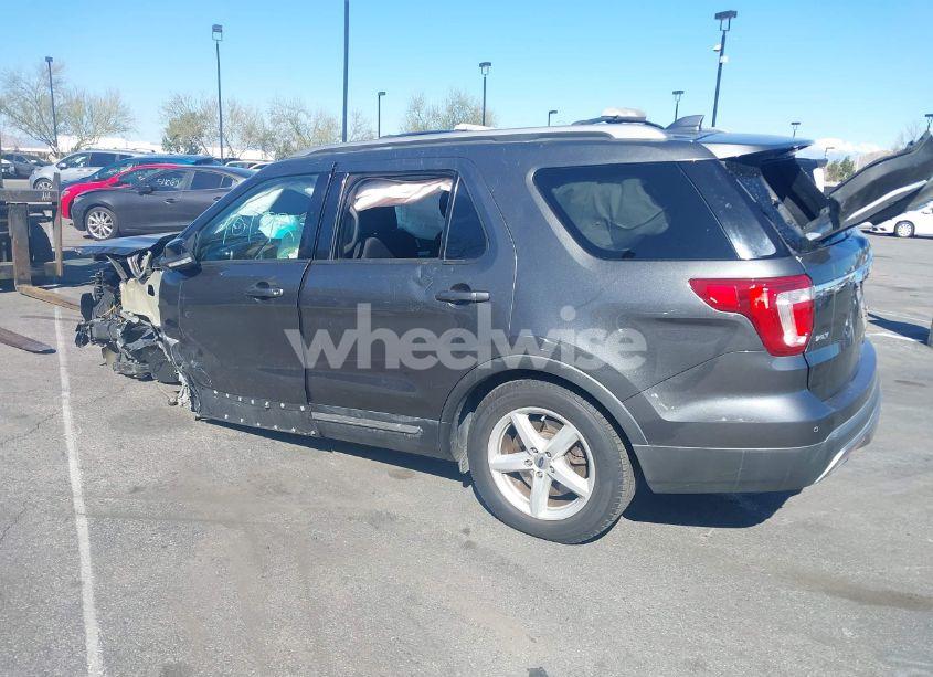 Photo 3 of 2017 Ford Explorer XLT (VIN 1FM5K7D82HGB06957)