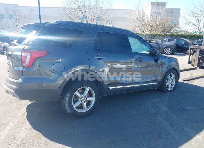 Photo 4 of 2017 Ford Explorer XLT (VIN 1FM5K7D82HGB06957)