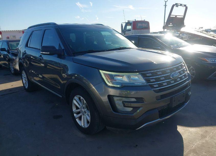 2017 Ford Explorer XLT (VIN 1FM5K7D82HGB45662) main photo