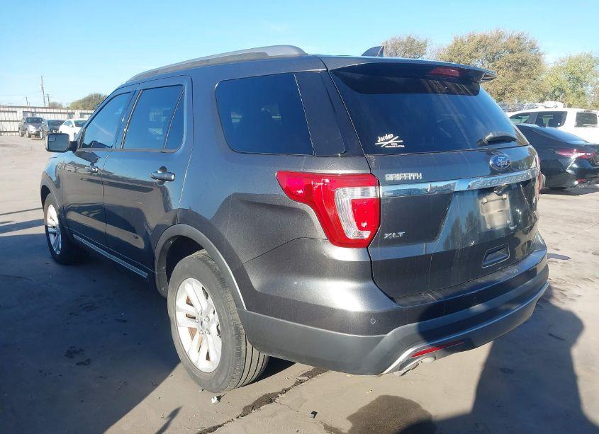 Photo 3 of 2017 Ford Explorer XLT (VIN 1FM5K7D82HGB45662)