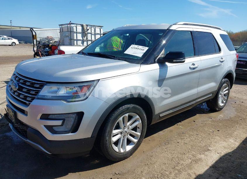 Photo 2 of 2017 Ford Explorer XLT (VIN 1FM5K7D82HGC52758)
