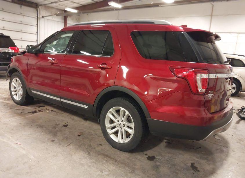 Photo 3 of 2017 Ford Explorer XLT (VIN 1FM5K7D82HGD16815)