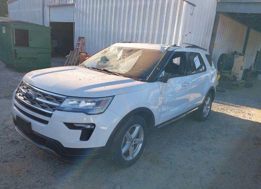 Photo 2 of 2018 Ford Explorer XLT (VIN 1FM5K7D82JGA04841)