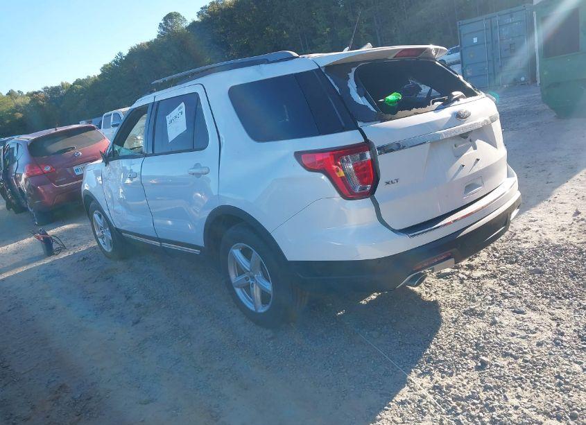 Photo 3 of 2018 Ford Explorer XLT (VIN 1FM5K7D82JGA04841)