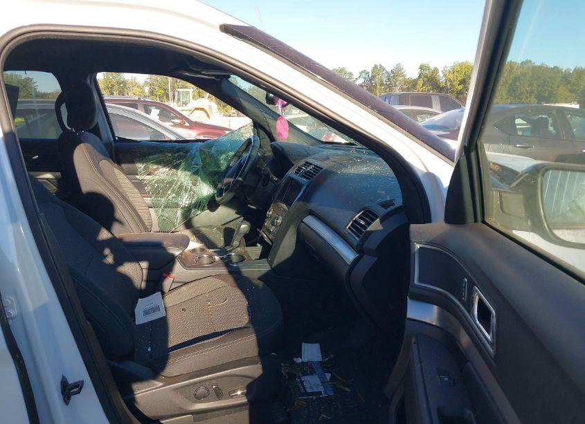 Photo 5 of 2018 Ford Explorer XLT (VIN 1FM5K7D82JGA04841)