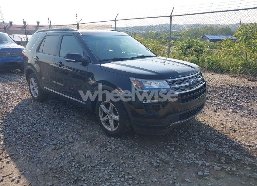 2018 Ford Explorer XLT (VIN 1FM5K7D82JGB16748) main photo