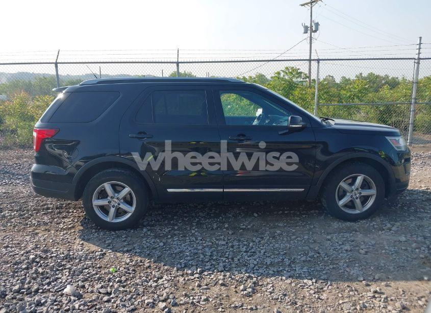 Photo 14 of 2018 Ford Explorer XLT (VIN 1FM5K7D82JGB16748)