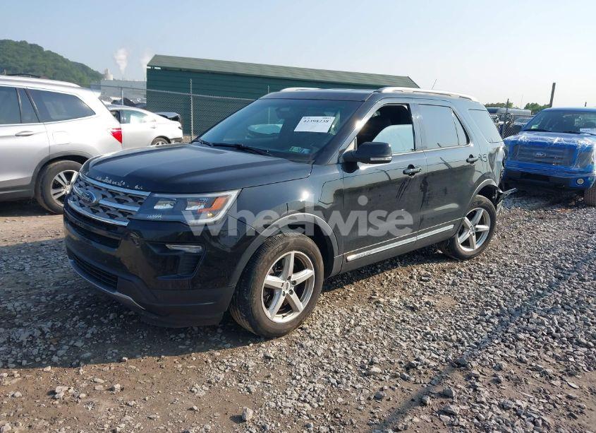 Photo 2 of 2018 Ford Explorer XLT (VIN 1FM5K7D82JGB16748)