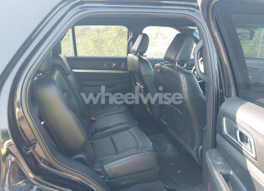 Photo 8 of 2018 Ford Explorer XLT (VIN 1FM5K7D82JGB16748)