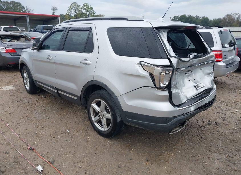 Photo 3 of 2018 Ford Explorer XLT (VIN 1FM5K7D82JGC70408)