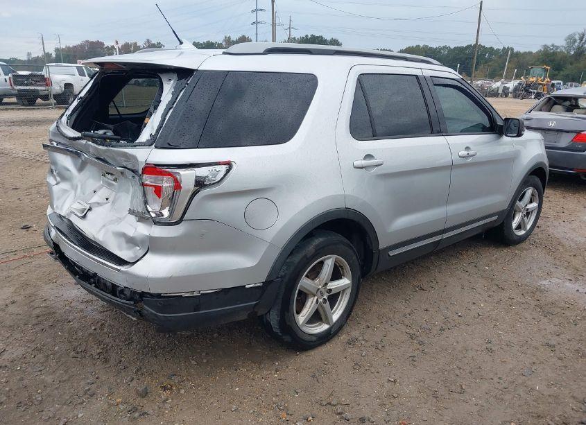 Photo 4 of 2018 Ford Explorer XLT (VIN 1FM5K7D82JGC70408)