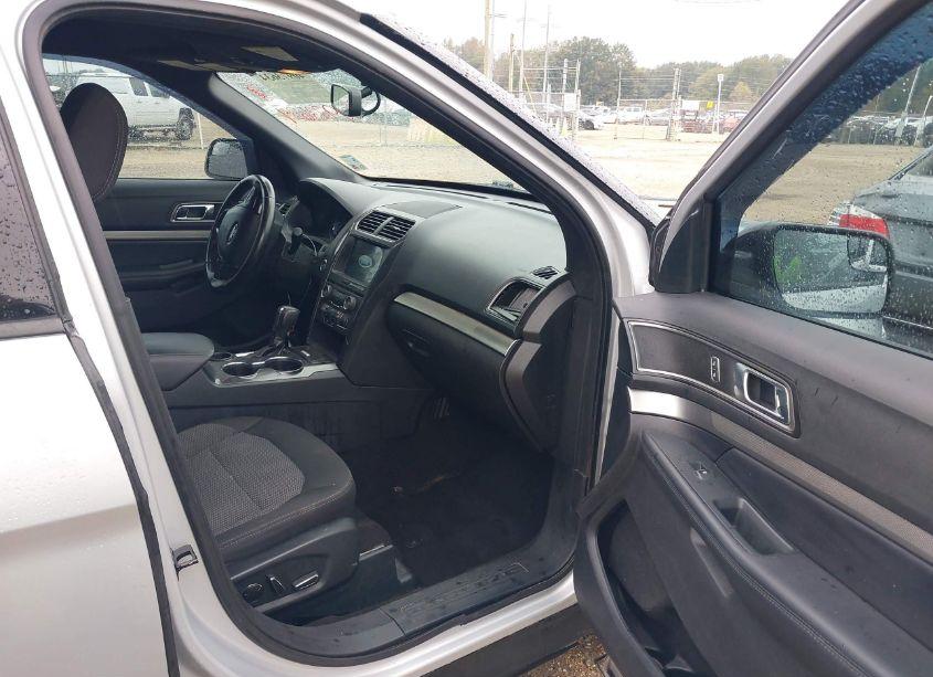 Photo 5 of 2018 Ford Explorer XLT (VIN 1FM5K7D82JGC70408)