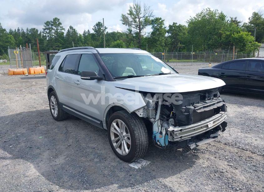 2019 Ford Explorer XLT (VIN 1FM5K7D82KGA83218) main photo