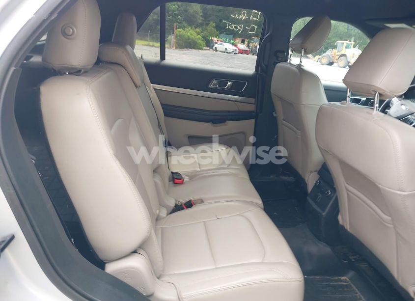 Photo 8 of 2019 Ford Explorer XLT (VIN 1FM5K7D82KGA83218)