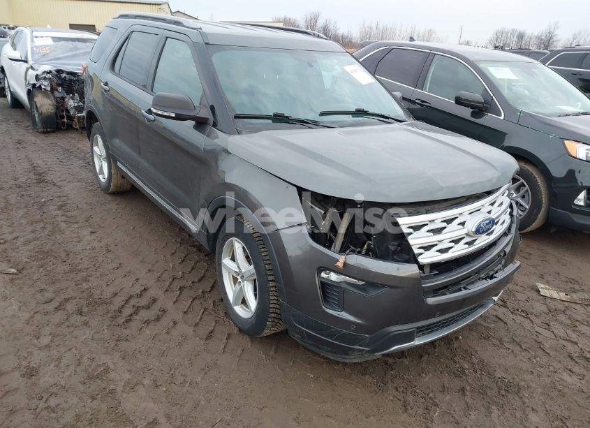2019 Ford Explorer XLT (VIN 1FM5K7D82KGA86930) main photo