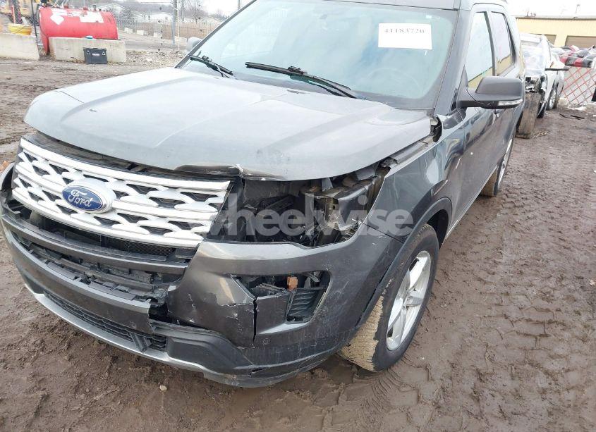 Photo 2 of 2019 Ford Explorer XLT (VIN 1FM5K7D82KGA86930)