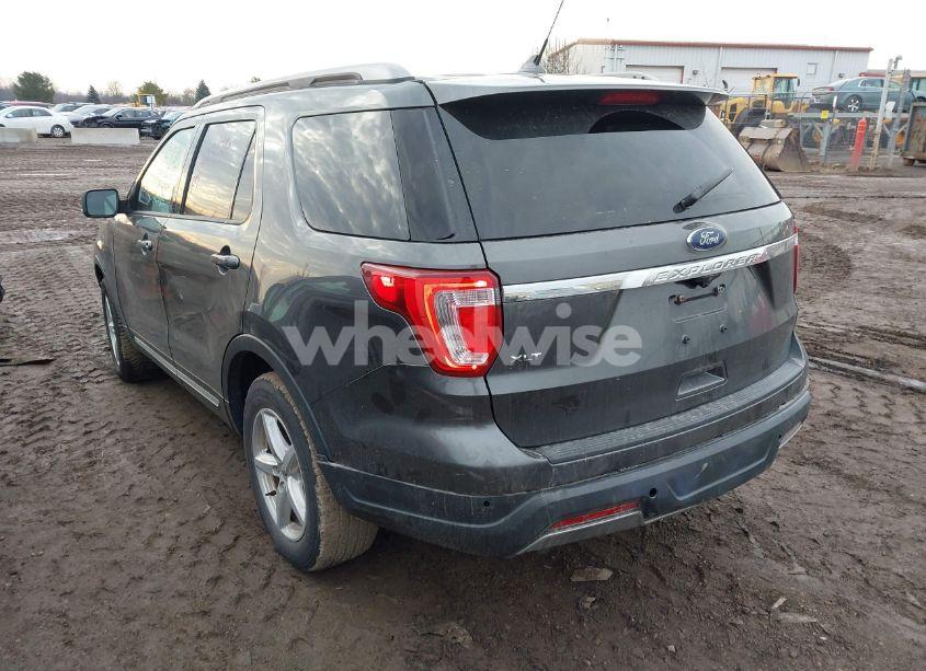 Photo 3 of 2019 Ford Explorer XLT (VIN 1FM5K7D82KGA86930)