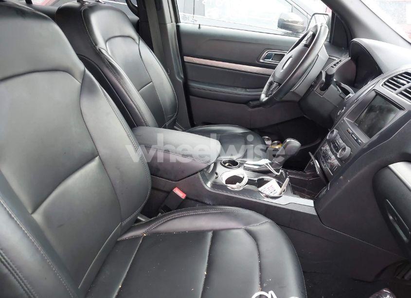 Photo 5 of 2019 Ford Explorer XLT (VIN 1FM5K7D82KGA86930)