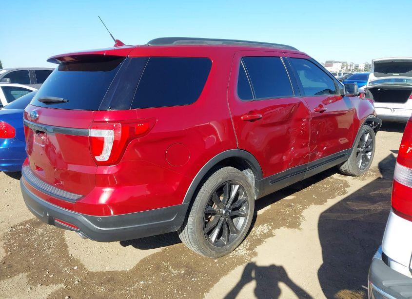 Photo 4 of 2019 Ford Explorer XLT (VIN 1FM5K7D82KGB09025)