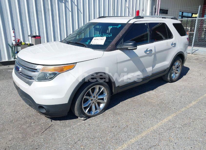 Photo 2 of 2014 Ford Explorer XLT (VIN 1FM5K7D83EGA54038)