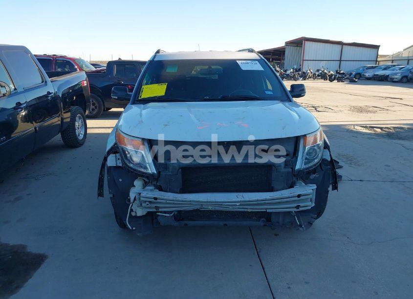 Photo 12 of 2015 Ford Explorer XLT (VIN 1FM5K7D83FGA65302)