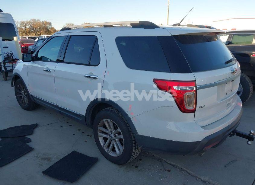 Photo 3 of 2015 Ford Explorer XLT (VIN 1FM5K7D83FGA65302)