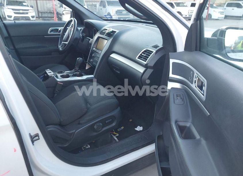 Photo 5 of 2015 Ford Explorer XLT (VIN 1FM5K7D83FGA65302)