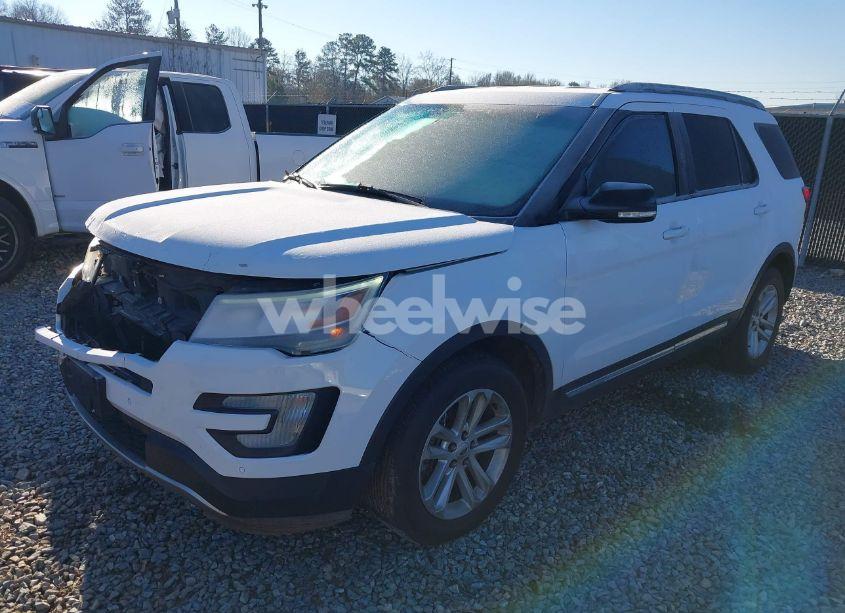 Photo 2 of 2016 Ford Explorer XLT (VIN 1FM5K7D83GGC01302)