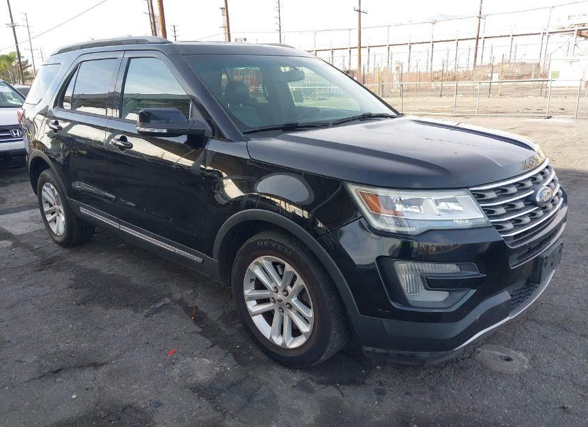 2017 Ford Explorer XLT (VIN 1FM5K7D83HGA27846) main photo