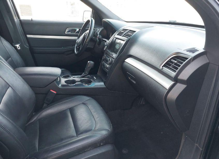 Photo 5 of 2017 Ford Explorer XLT (VIN 1FM5K7D83HGA27846)