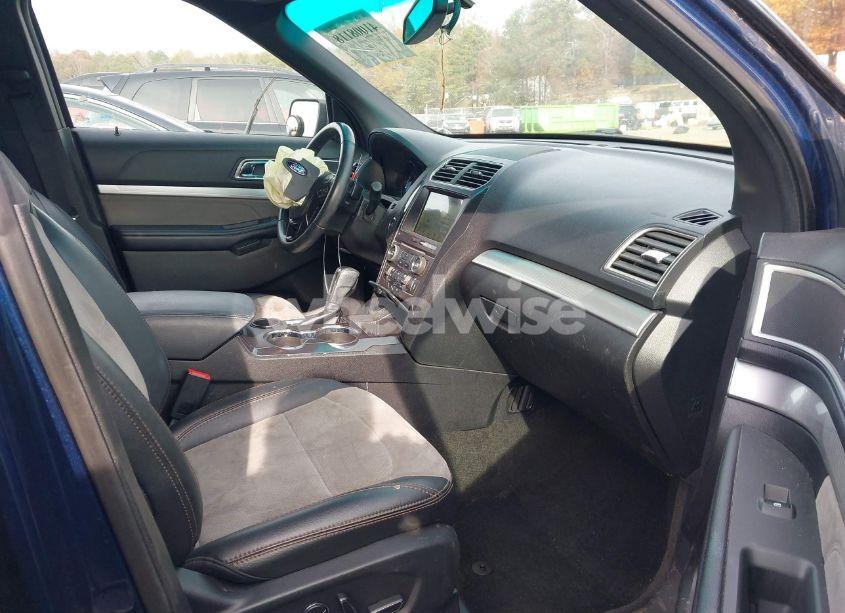 Photo 5 of 2017 Ford Explorer XLT (VIN 1FM5K7D83HGA84189)