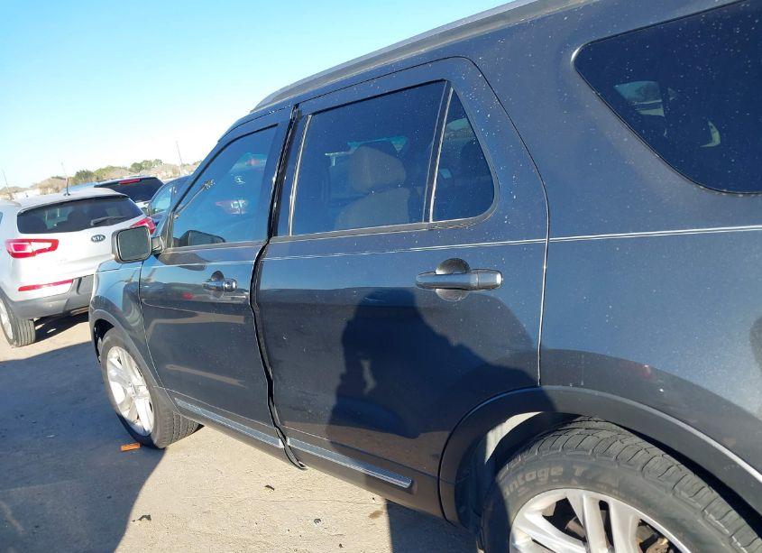 Photo 14 of 2017 Ford Explorer XLT (VIN 1FM5K7D83HGB39417)