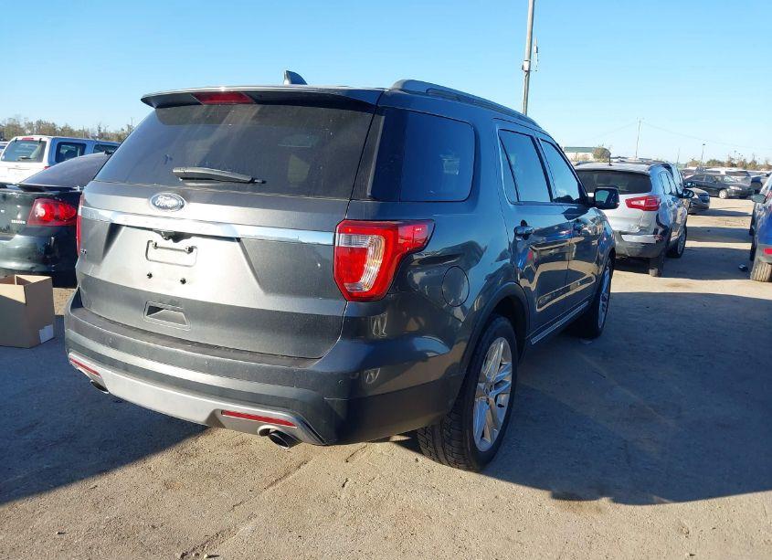 Photo 4 of 2017 Ford Explorer XLT (VIN 1FM5K7D83HGB39417)