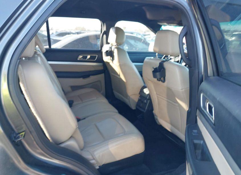 Photo 8 of 2017 Ford Explorer XLT (VIN 1FM5K7D83HGB39417)