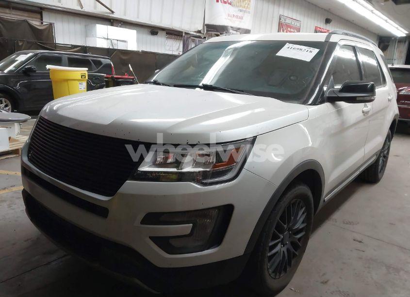 Photo 2 of 2017 Ford Explorer XLT (VIN 1FM5K7D83HGB53480)