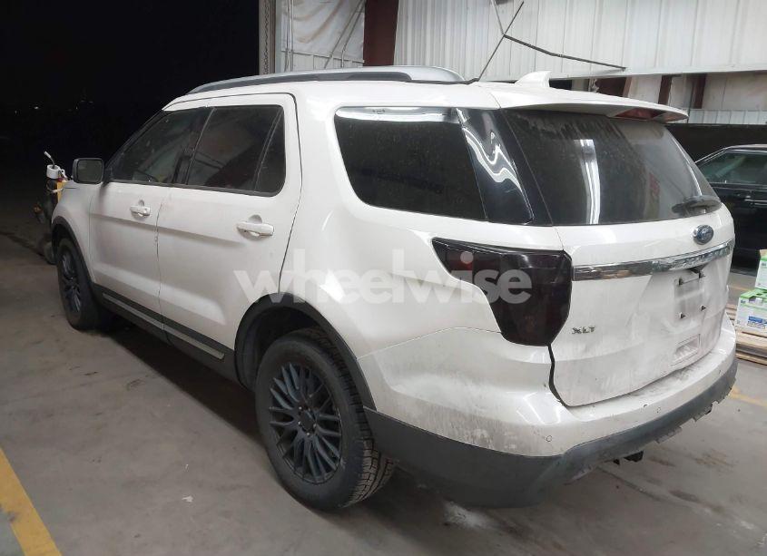 Photo 3 of 2017 Ford Explorer XLT (VIN 1FM5K7D83HGB53480)