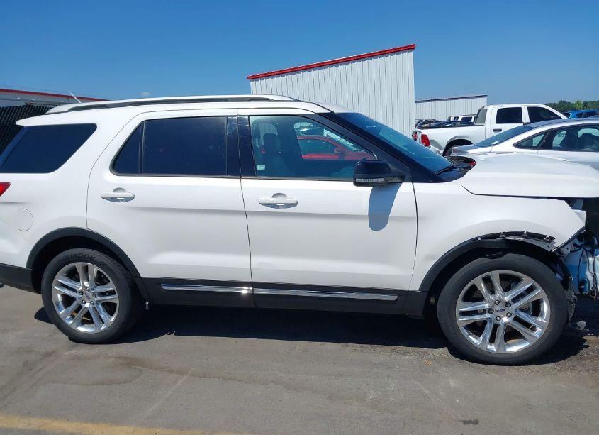 Photo 13 of 2017 Ford Explorer XLT (VIN 1FM5K7D83HGC51117)