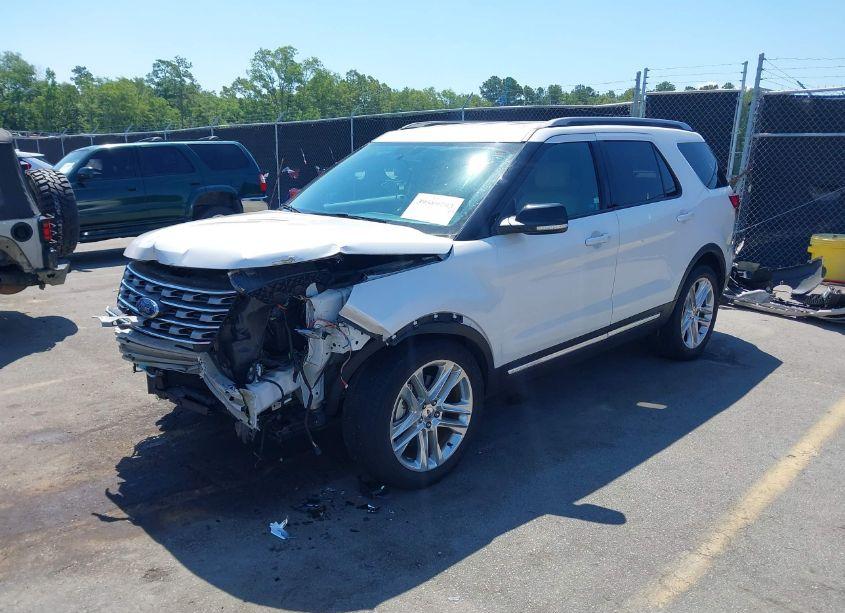 Photo 2 of 2017 Ford Explorer XLT (VIN 1FM5K7D83HGC51117)