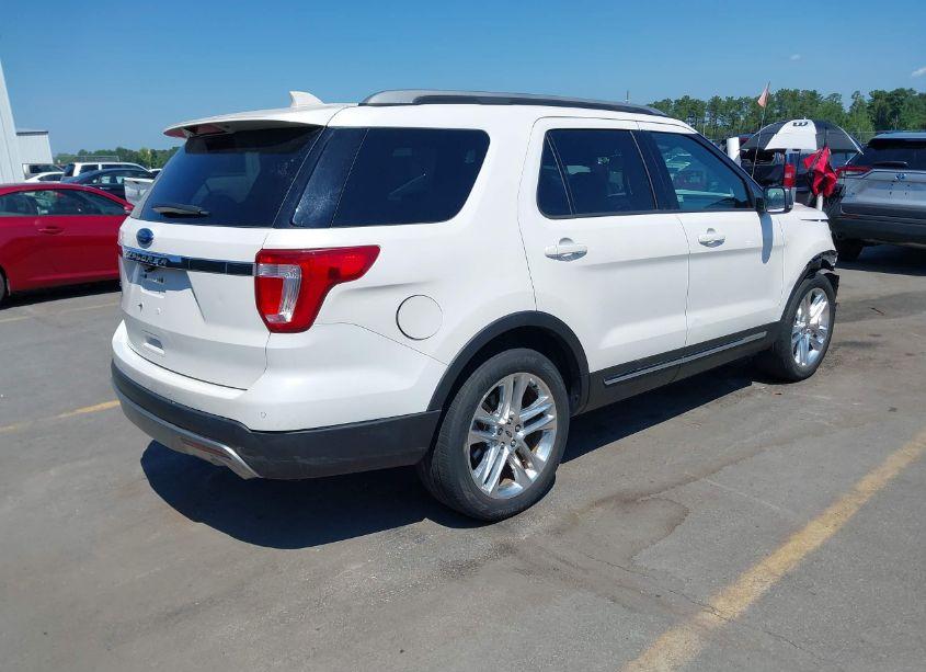 Photo 4 of 2017 Ford Explorer XLT (VIN 1FM5K7D83HGC51117)