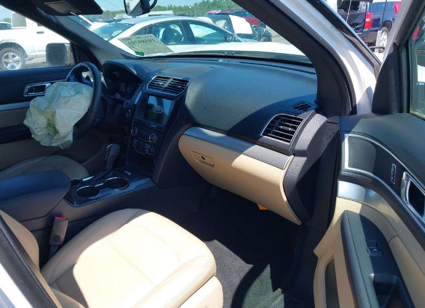 Photo 5 of 2017 Ford Explorer XLT (VIN 1FM5K7D83HGC51117)