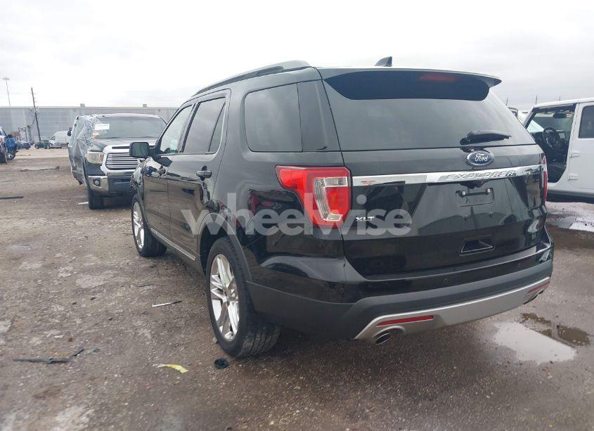 Photo 3 of 2017 Ford Explorer XLT (VIN 1FM5K7D83HGD02504)