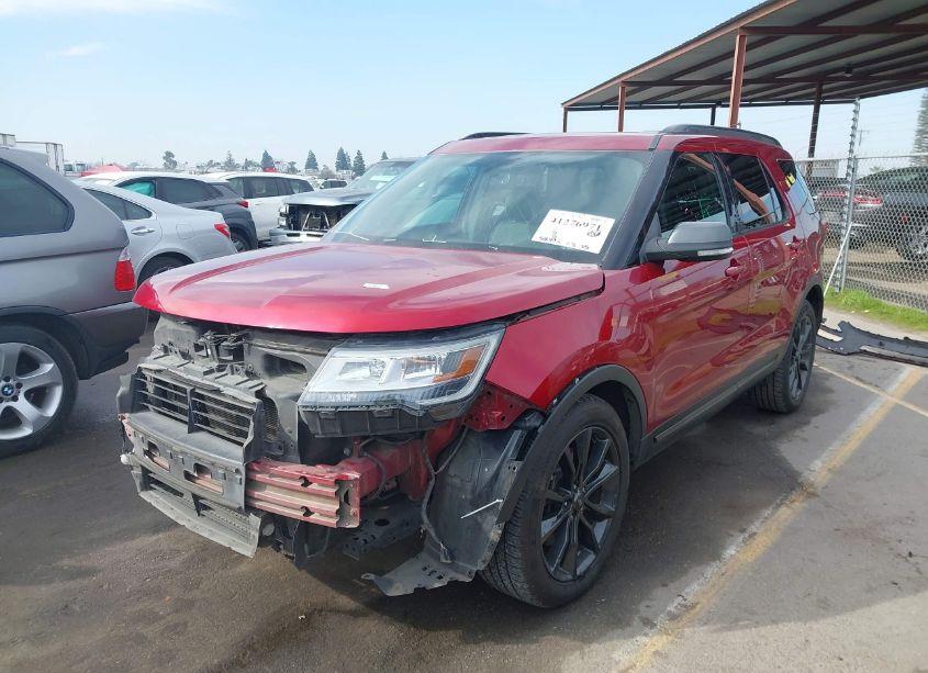 Photo 2 of 2017 Ford Explorer XLT (VIN 1FM5K7D83HGD56370)