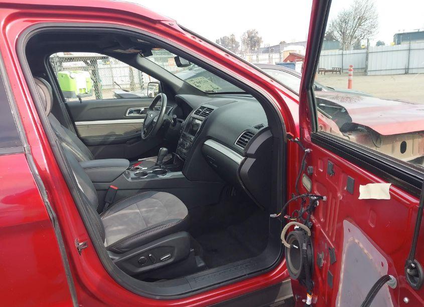 Photo 5 of 2017 Ford Explorer XLT (VIN 1FM5K7D83HGD56370)