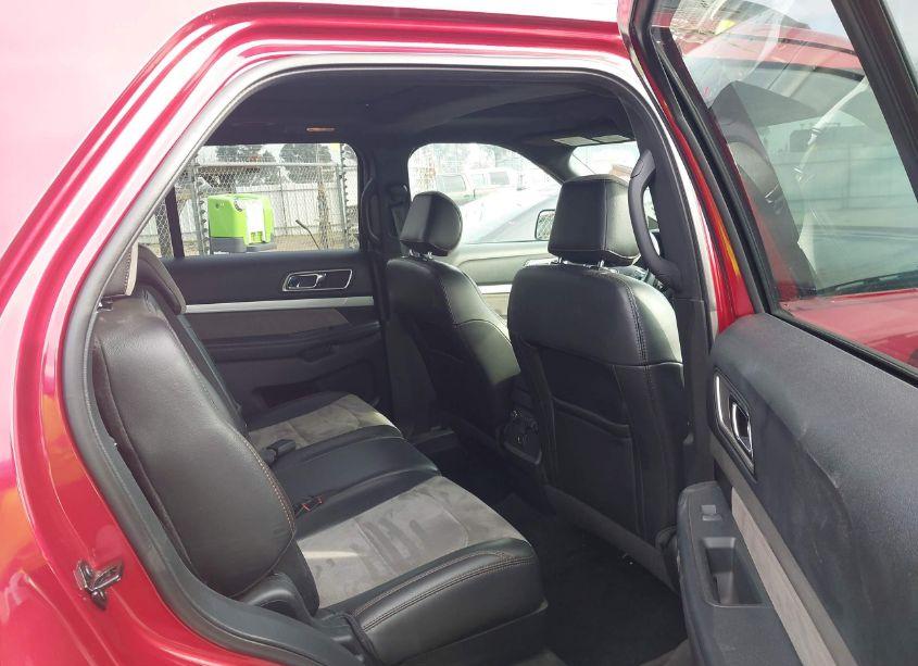 Photo 8 of 2017 Ford Explorer XLT (VIN 1FM5K7D83HGD56370)
