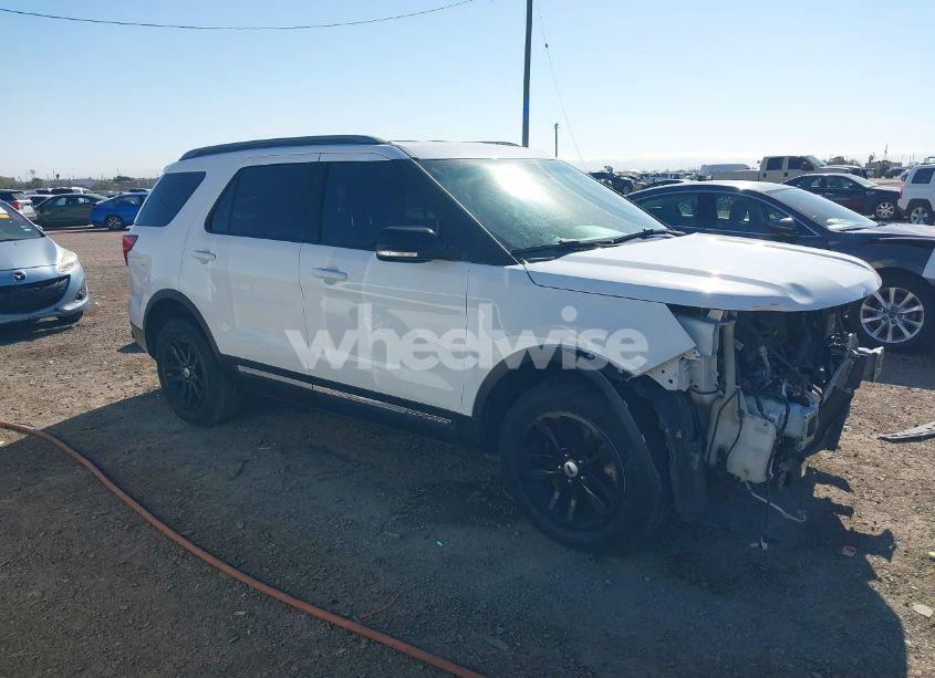 2017 Ford Explorer XLT (VIN 1FM5K7D83HGD85884) main photo