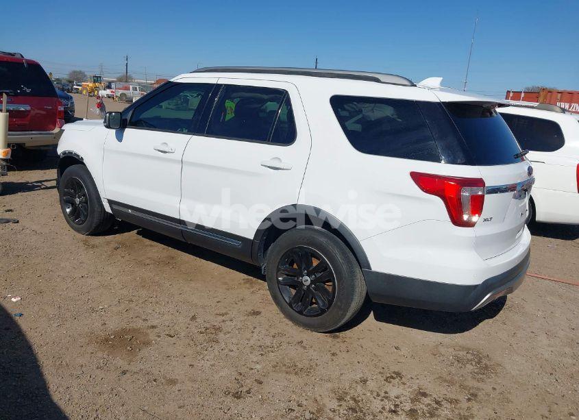 Photo 3 of 2017 Ford Explorer XLT (VIN 1FM5K7D83HGD85884)