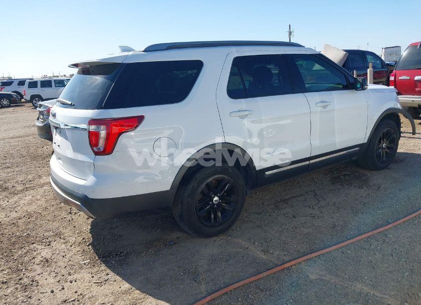 Photo 4 of 2017 Ford Explorer XLT (VIN 1FM5K7D83HGD85884)
