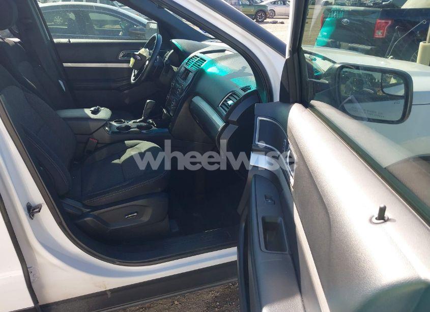 Photo 5 of 2017 Ford Explorer XLT (VIN 1FM5K7D83HGD85884)