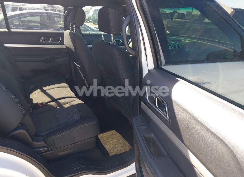 Photo 8 of 2017 Ford Explorer XLT (VIN 1FM5K7D83HGD85884)